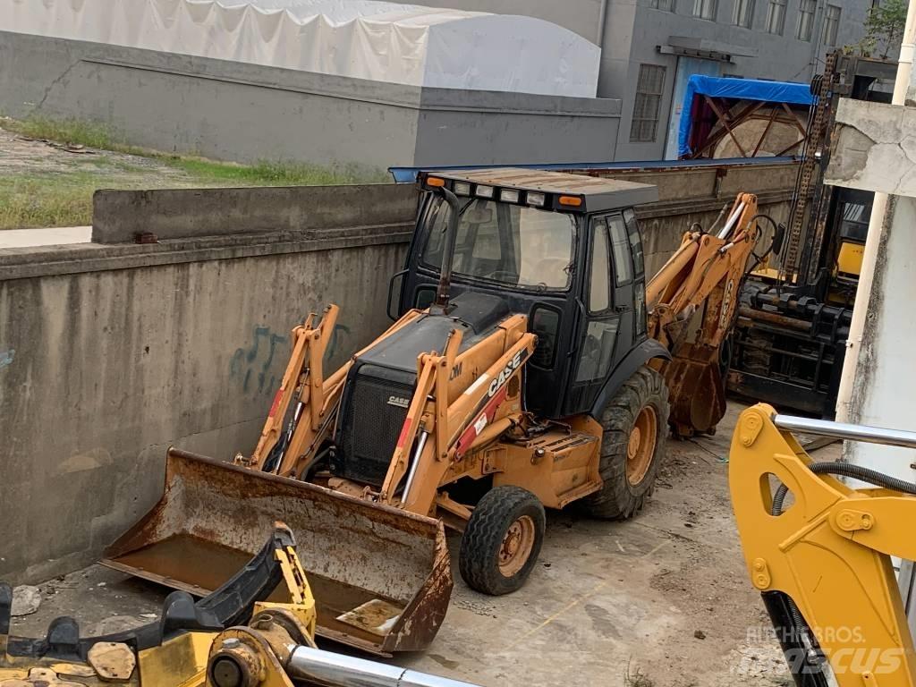 CASE 580 M 反铲装载机