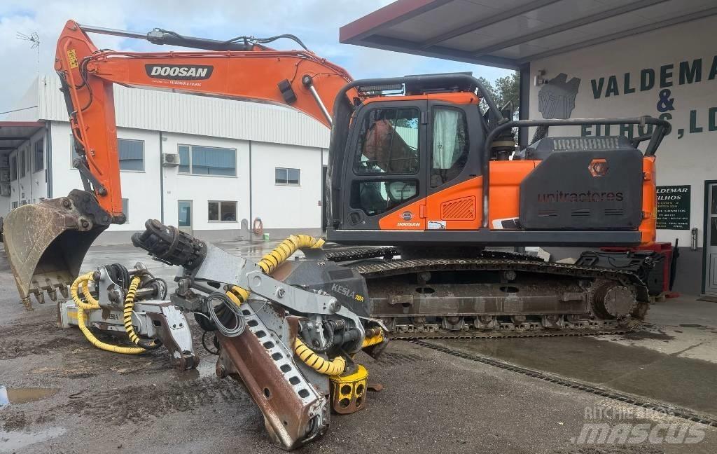 Doosan DX 235 挖坑机