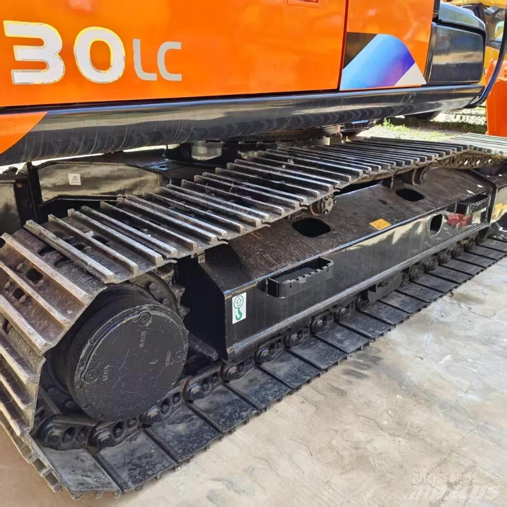 Hitachi ZX 130 履带挖掘机