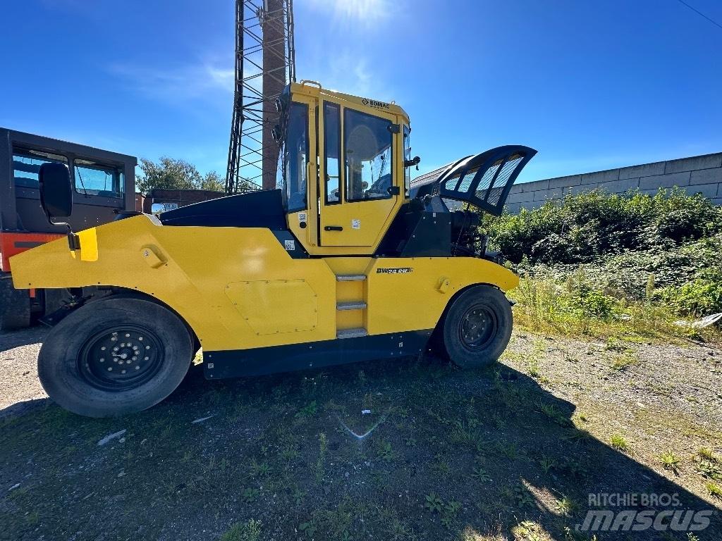 Bomag BW24RH 胶轮压路机