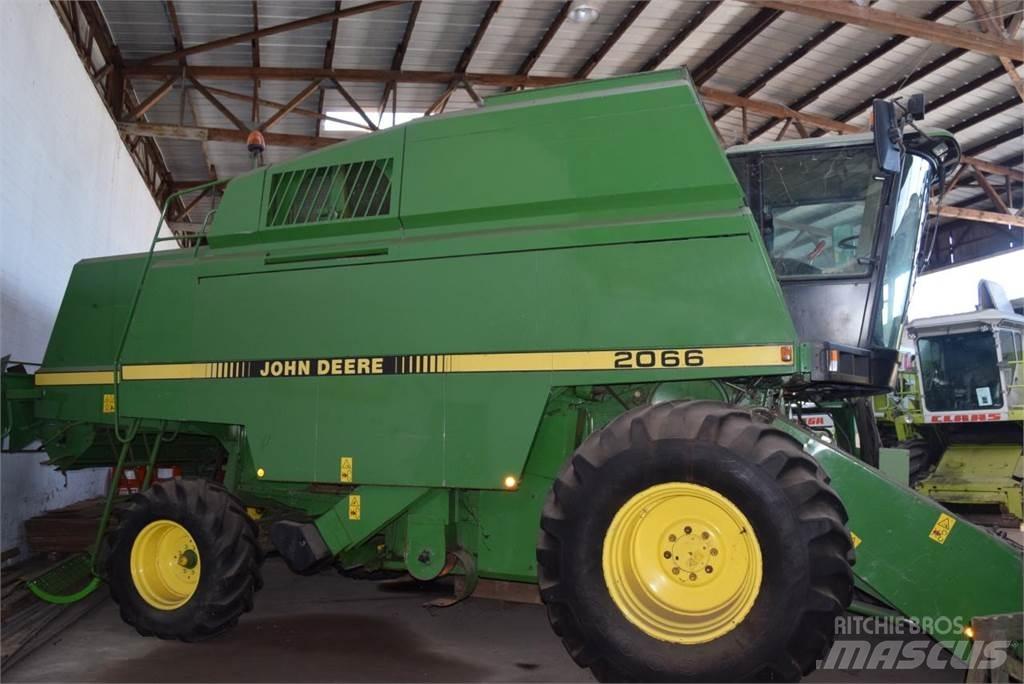 John Deere 2066 联合收割机