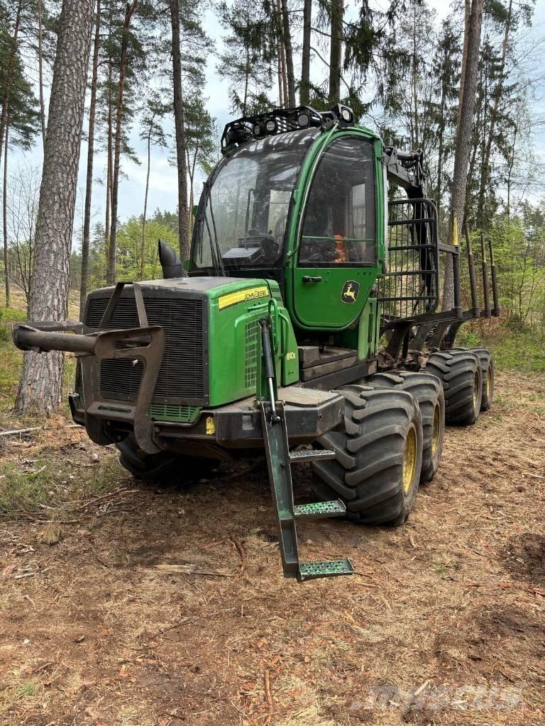 John Deere 810 E 集运机