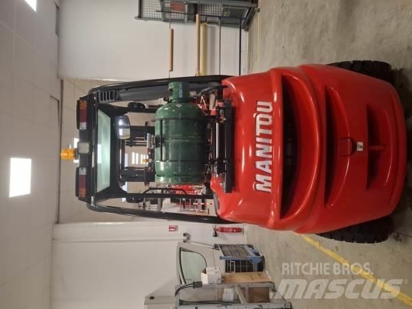 Manitou MI25G 越野叉车|叉装车