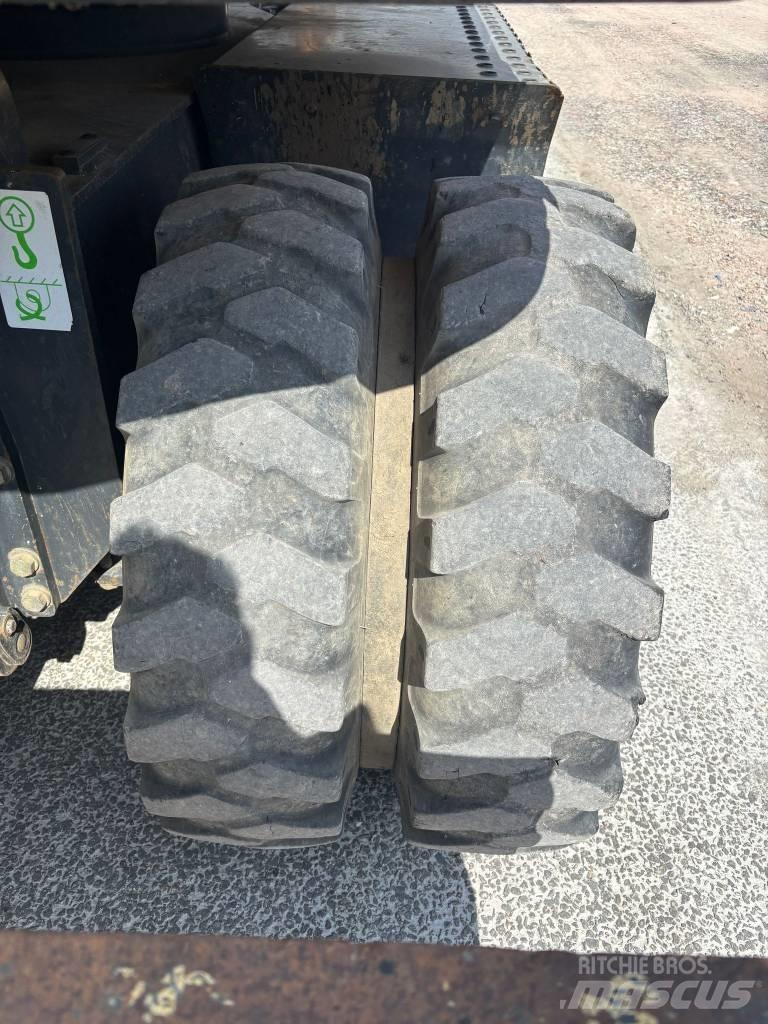 Komatsu PW 160 轮式挖掘机