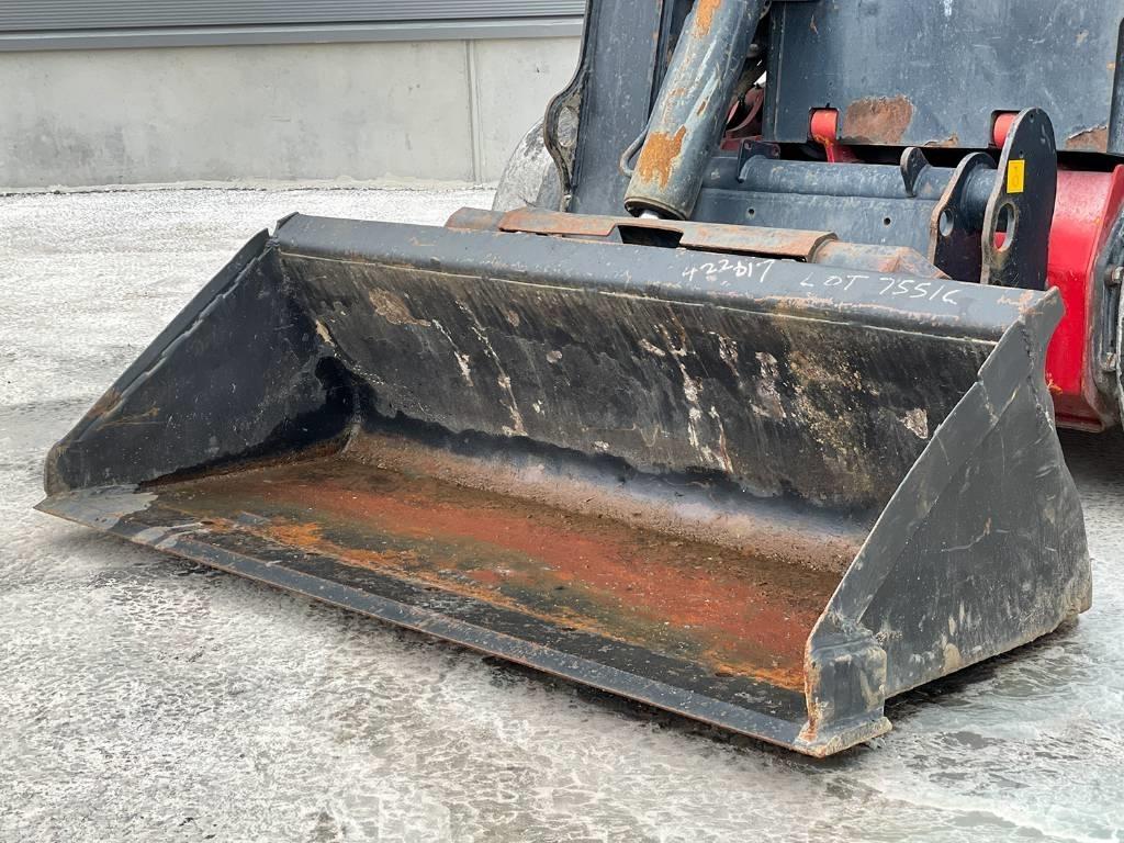 JCB R260 滑移装载机