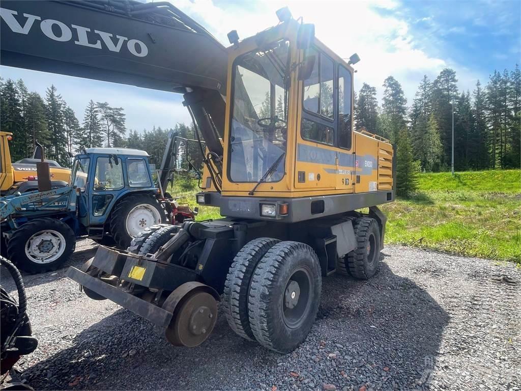 Volvo EW 200 4x4 轮式挖掘机
