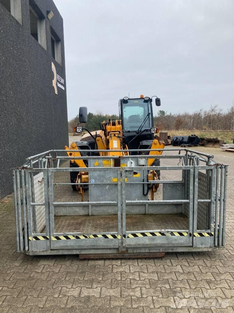 JCB 540-140 伸缩臂叉装车|叉装车