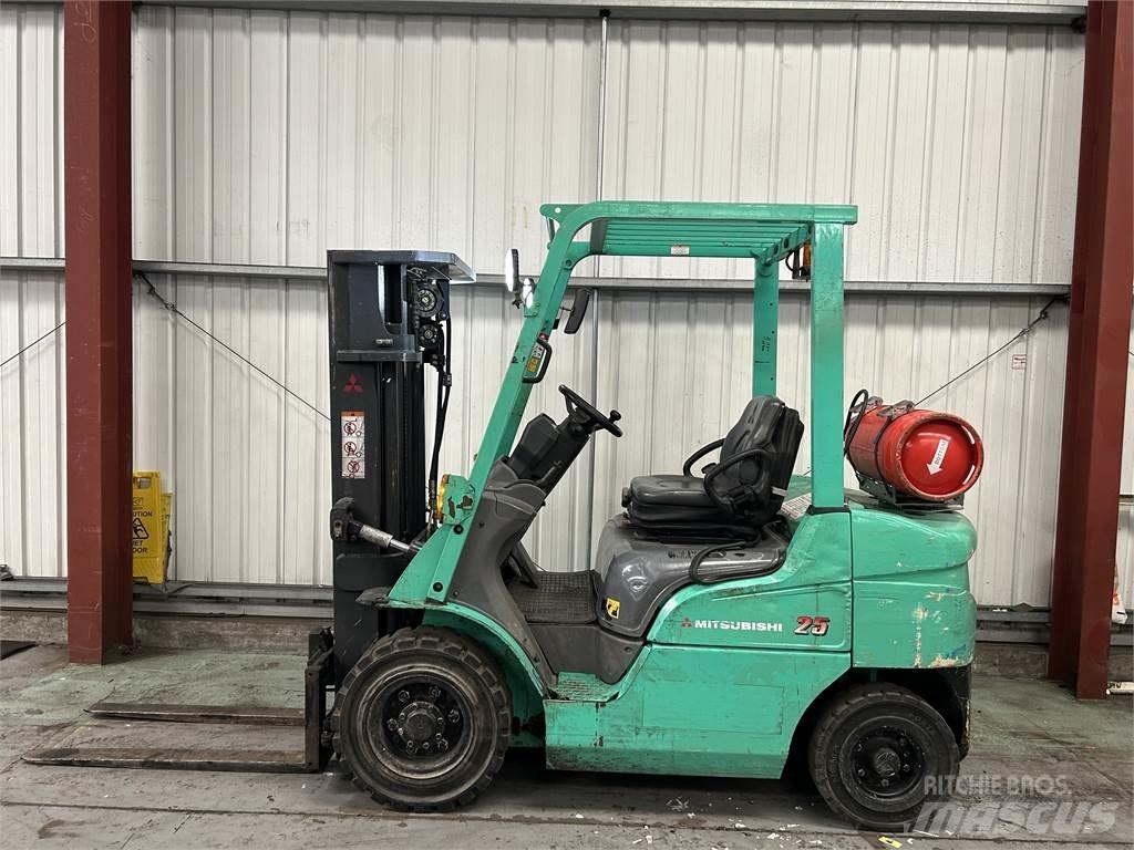 Mitsubishi FG25NT 天然气叉车