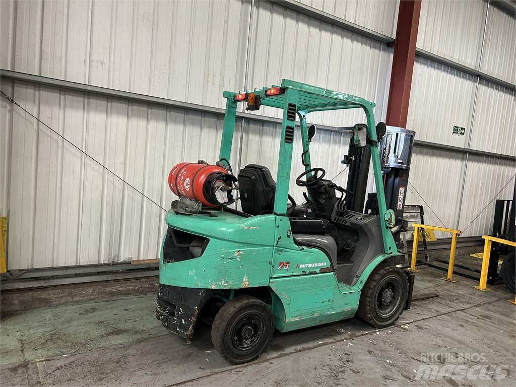 Mitsubishi FG25NT 天然气叉车