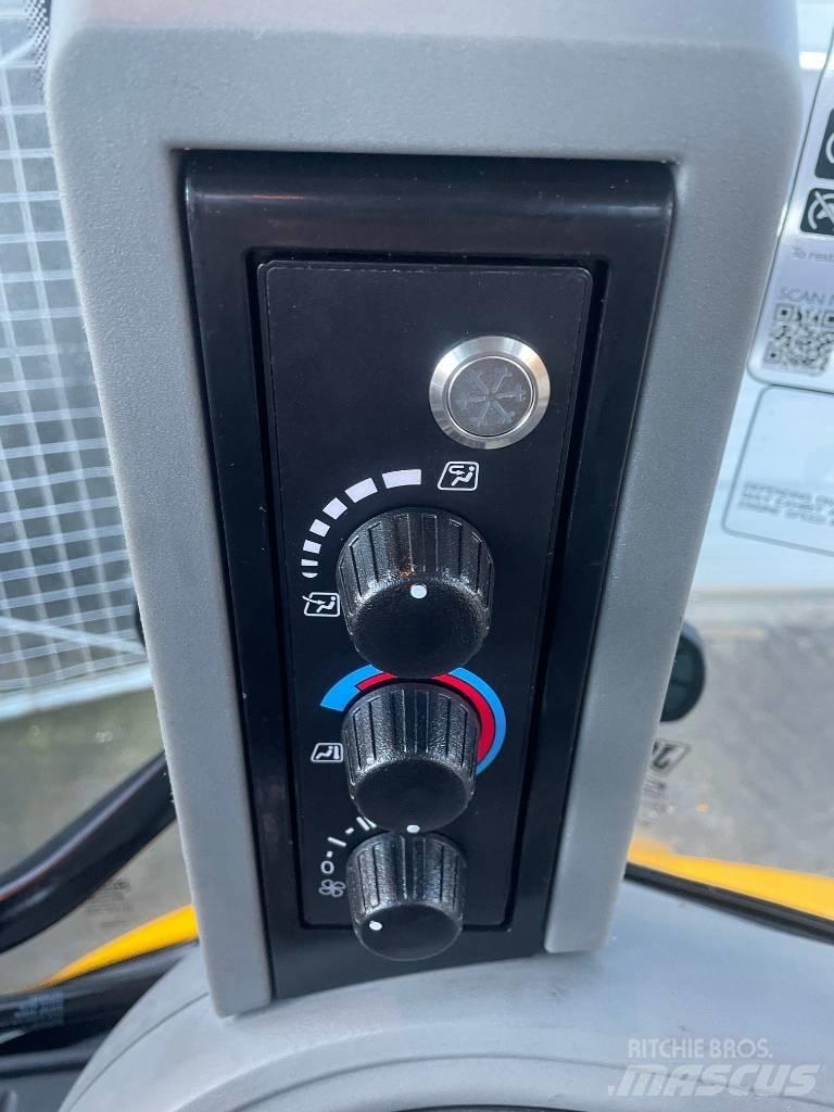 JCB 4CX Pro 反铲装载机