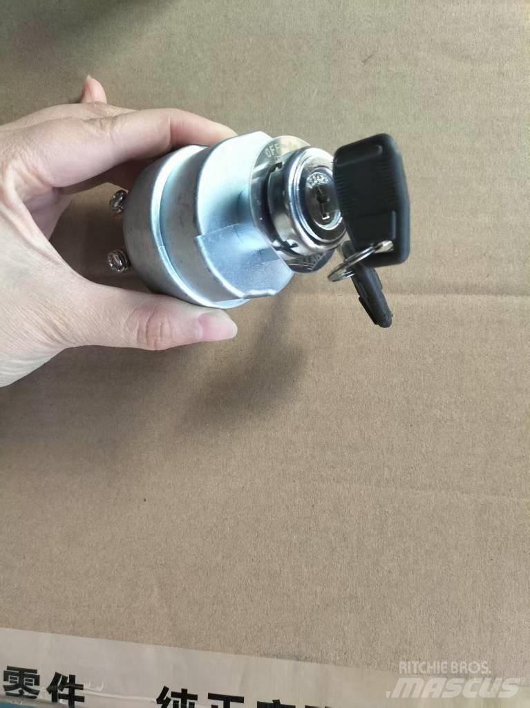 Shantui sd22 驾驶室与内部