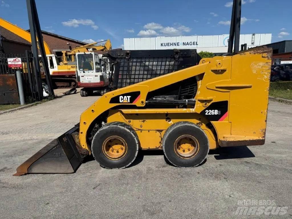 CAT 226B3 Turbo 滑移装载机