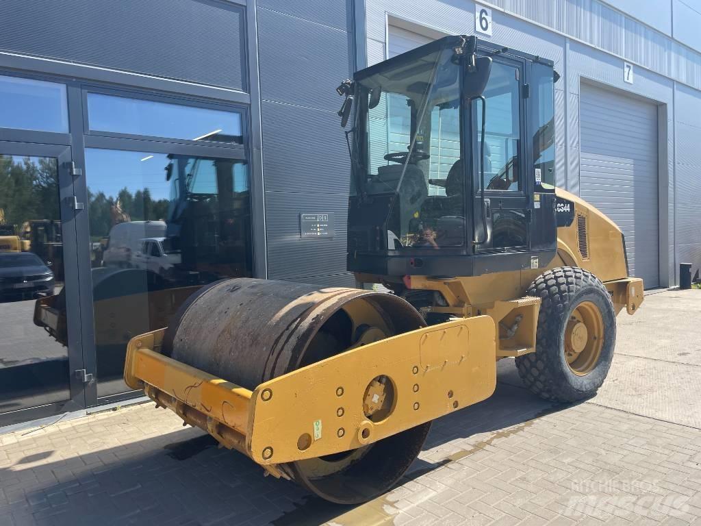 CAT CS44 单轮压路机
