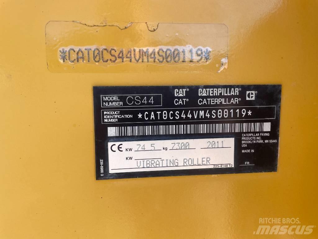CAT CS44 单轮压路机