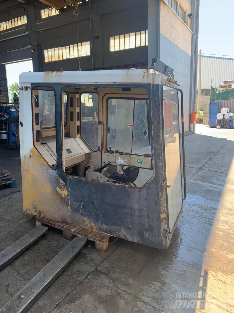 CAT 375 驾驶室与内部