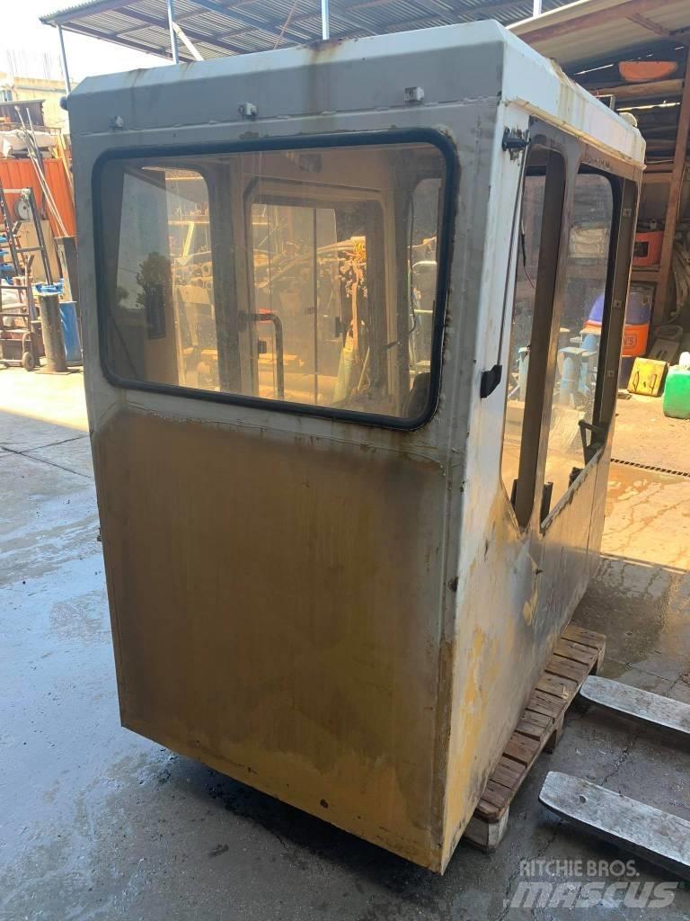 CAT 375 驾驶室与内部