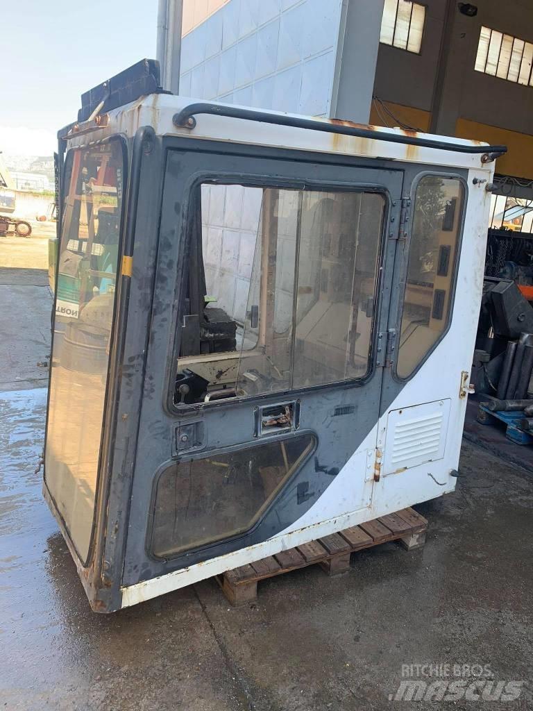 CAT 375 驾驶室与内部