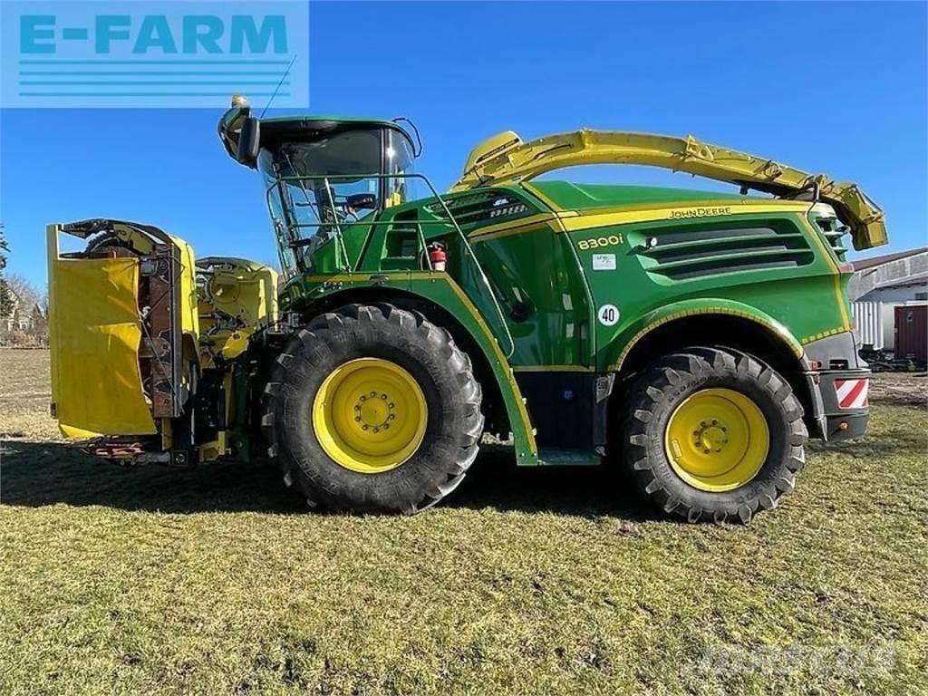 John Deere 8300 自走式青贮饲料收割机