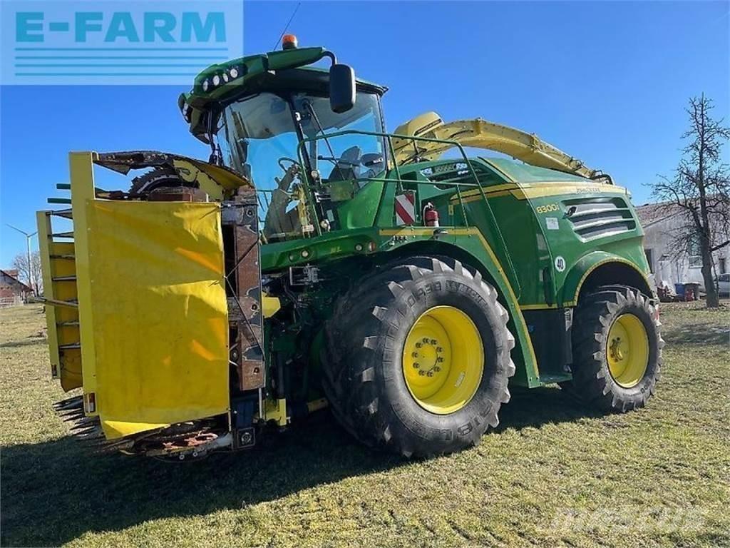 John Deere 8300 自走式青贮饲料收割机