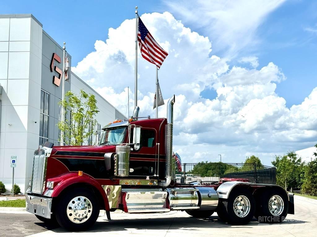 Kenworth W900 牵引车