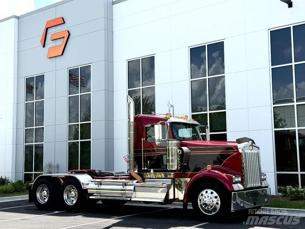 Kenworth W900 牵引车