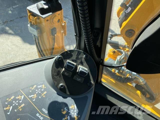 JCB 3CX Plus AEC 反铲装载机