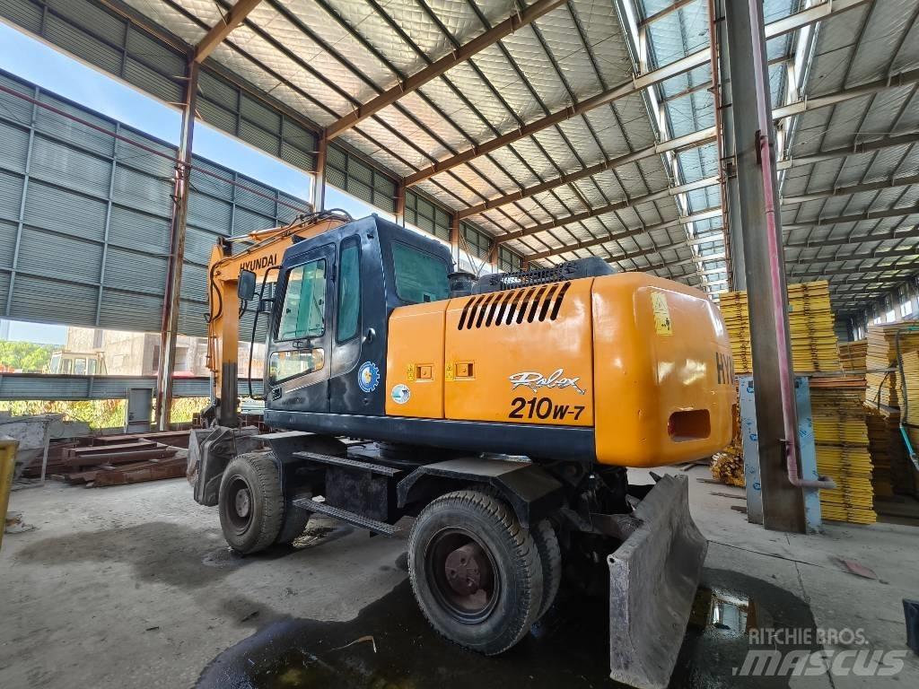 Hyundai R210w-7 轮式挖掘机