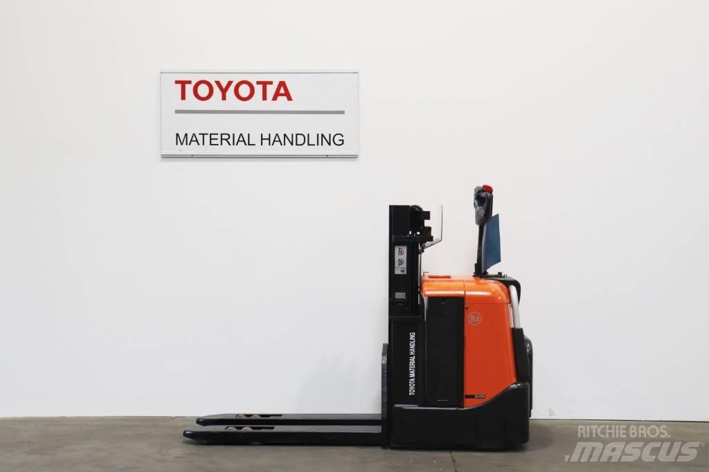 Toyota SPE125 手推堆垛车