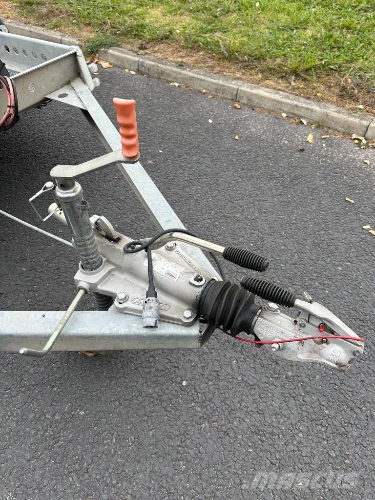  MOTIV TC3000 轻型拖车