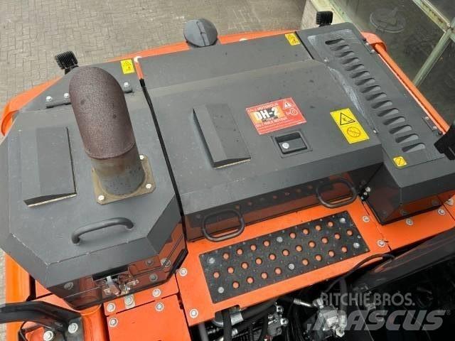 Hitachi ZX 140 W-6 轮式挖掘机