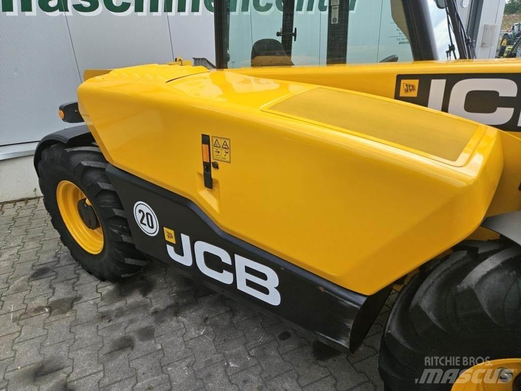 JCB 525-60 伸缩臂叉装车|叉装车
