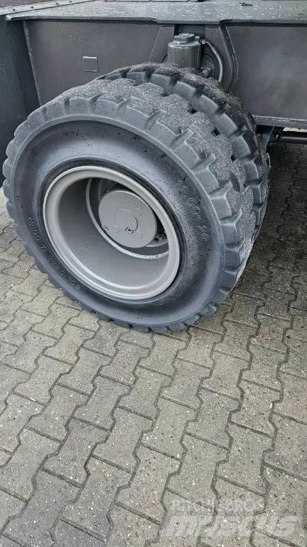 Sennebogen 835MD 工业挖掘机