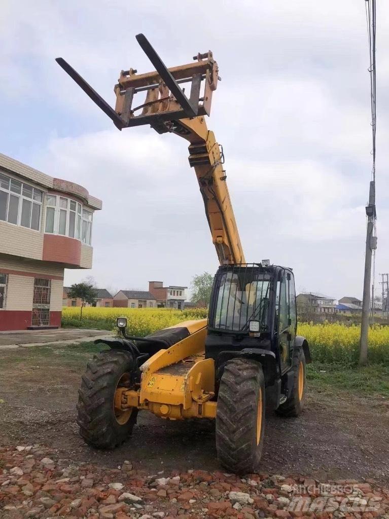 JCB 535-95 伸缩臂叉装车|叉装车