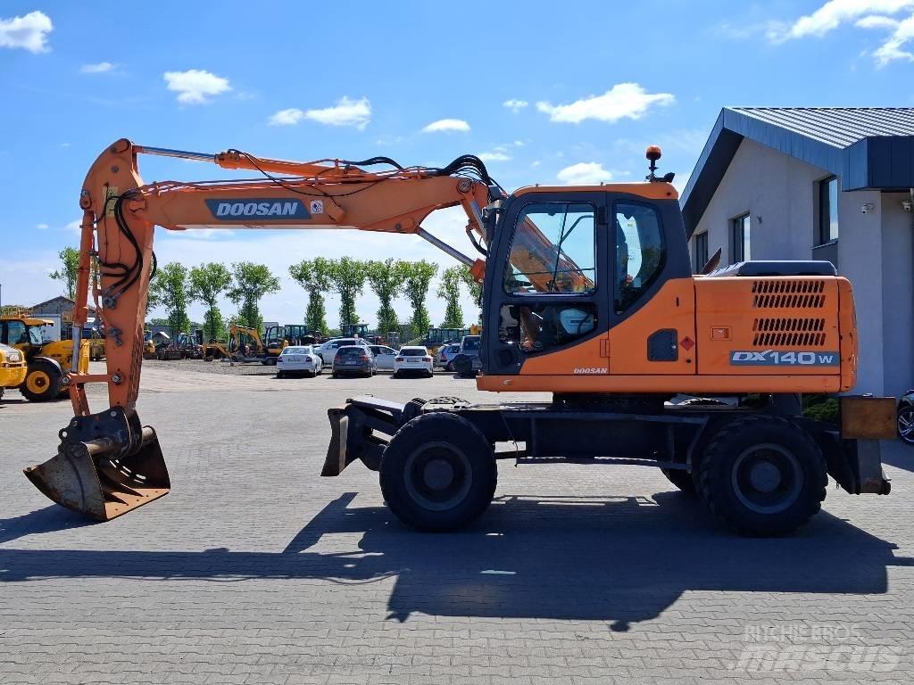 Doosan DX 140 W-3 轮式挖掘机