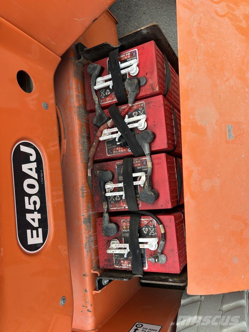 JLG E450AJ (2005) 曲臂高空工作平台