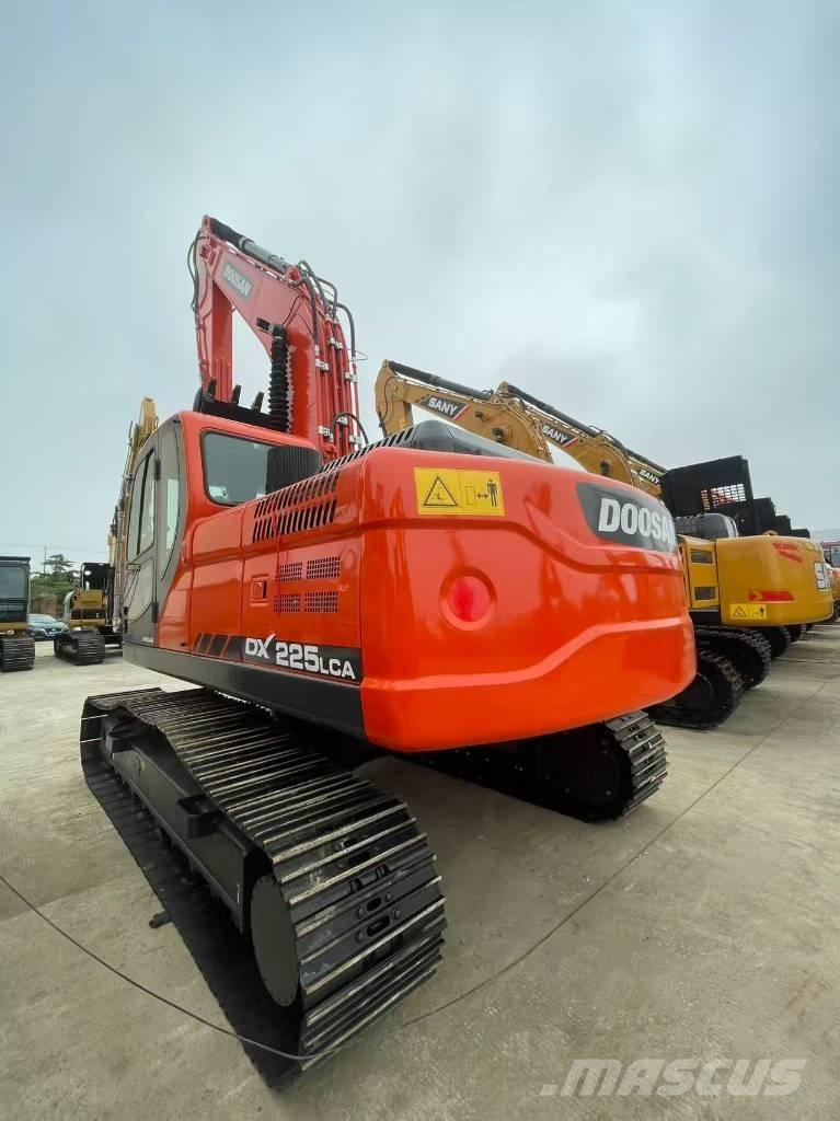 Doosan DX 225 LC 履带挖掘机