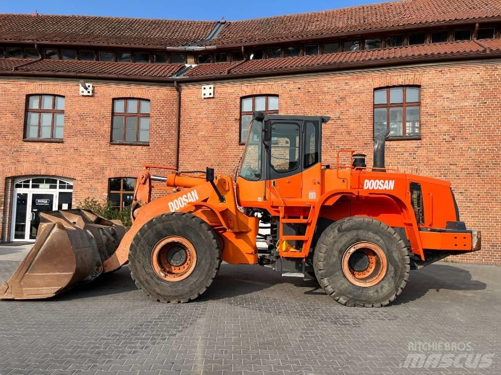 Doosan DL 300 轮式装载机