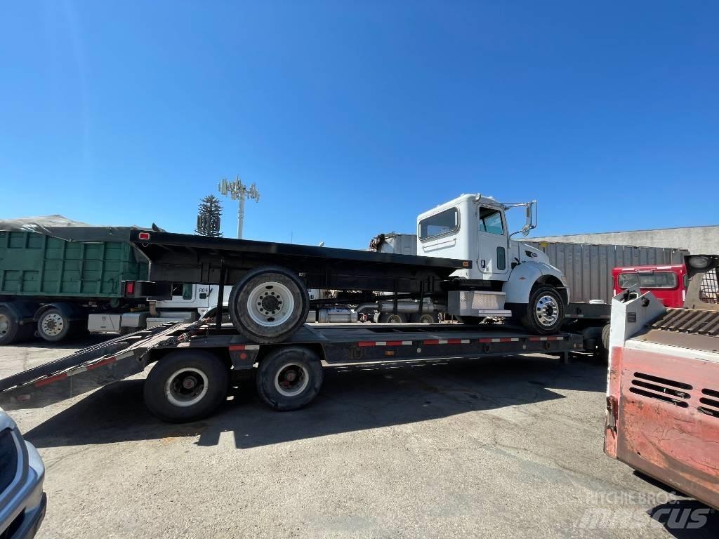 Peterbilt 337 牵引车