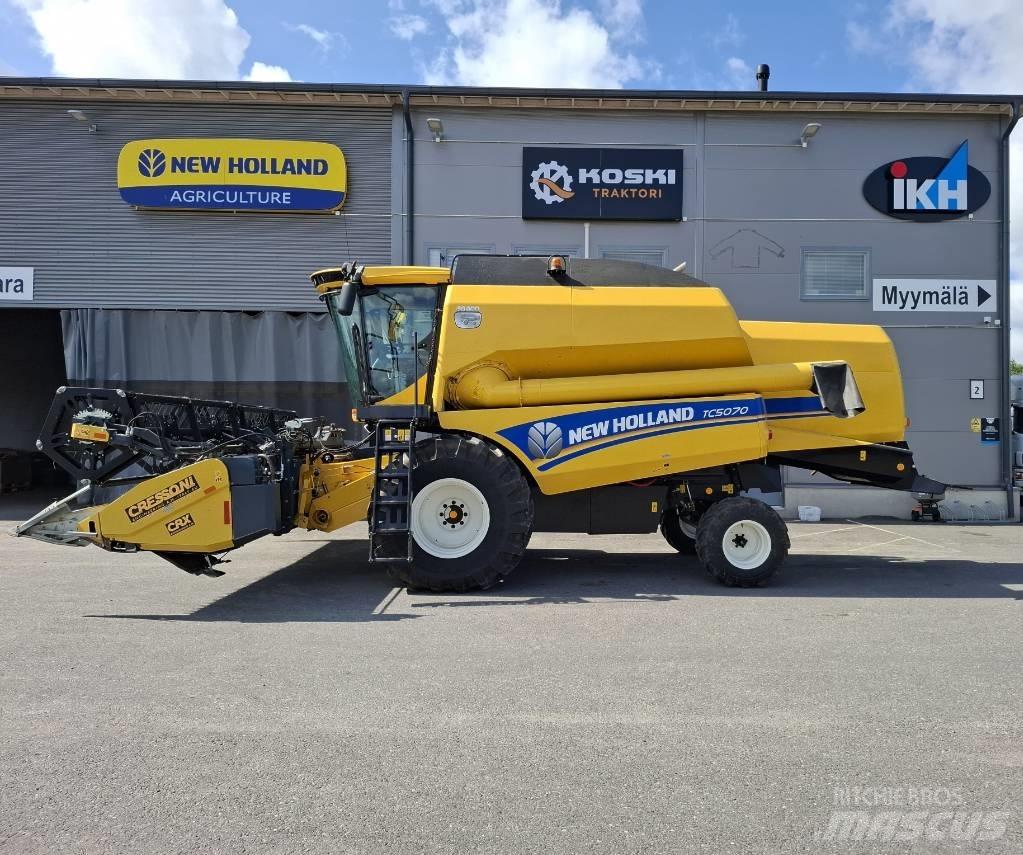 New Holland TC 5070 联合收割机