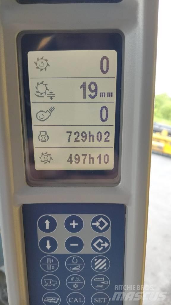 New Holland TC 5070 联合收割机
