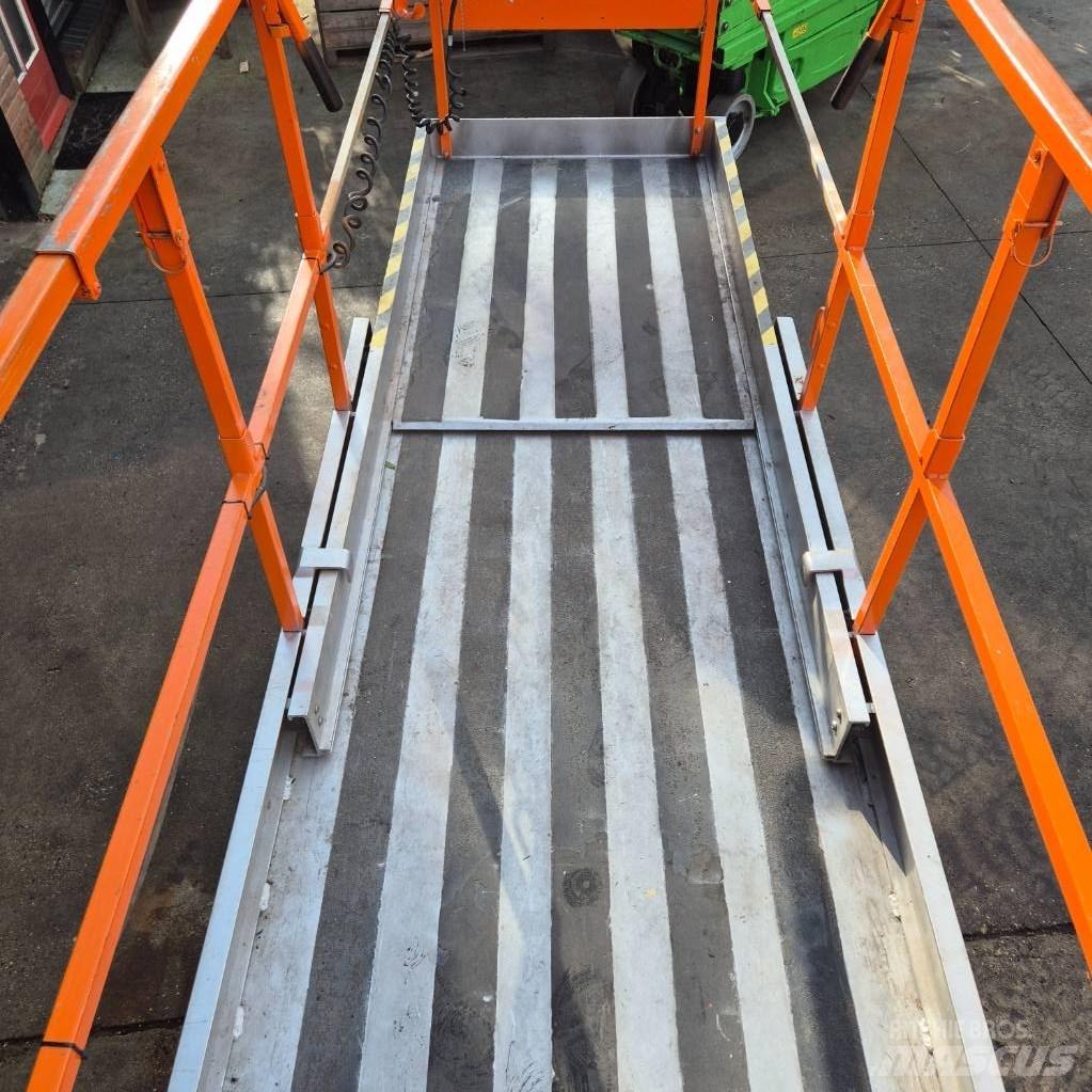 JLG 3246 ES 剪叉式升降机