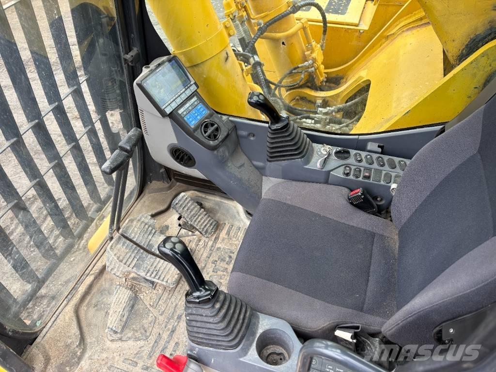 Komatsu PC700LC-11 履带挖掘机