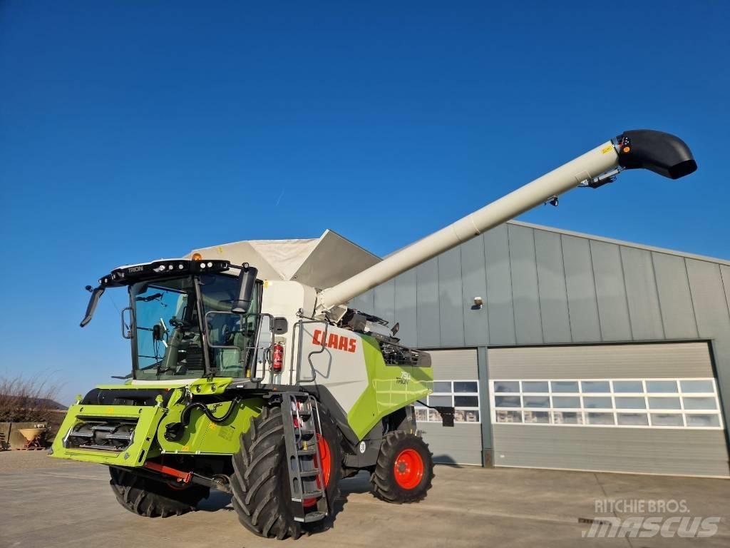 CLAAS Trion 750 联合收割机