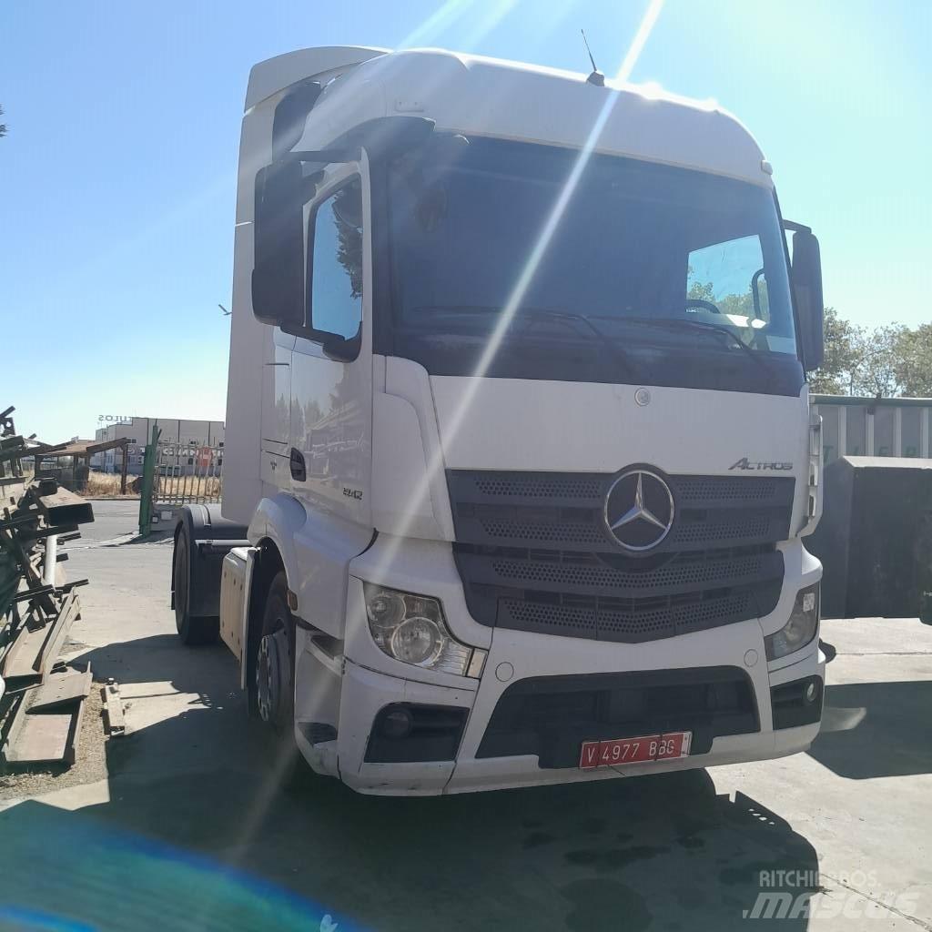 Mercedes-Benz 1842 牵引车