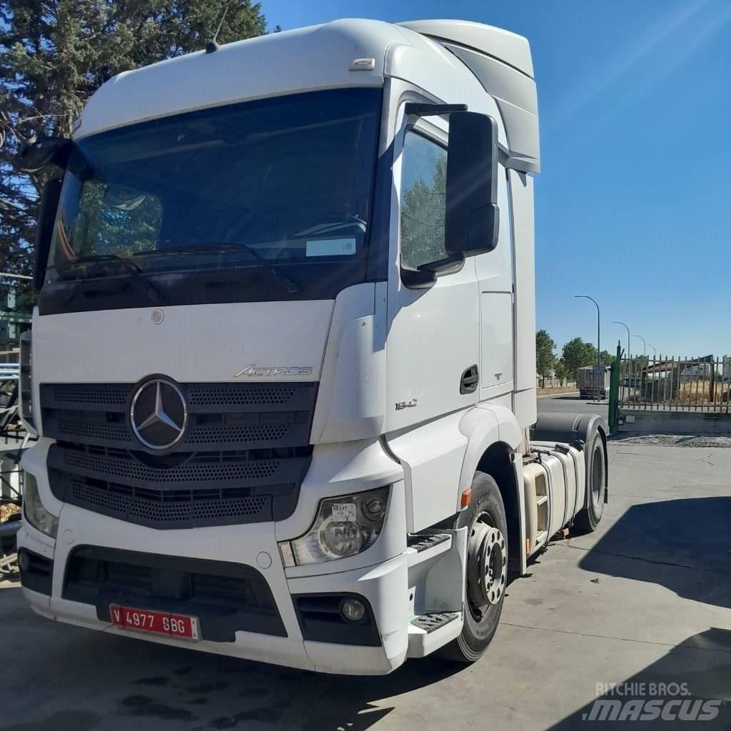 Mercedes-Benz 1842 牵引车
