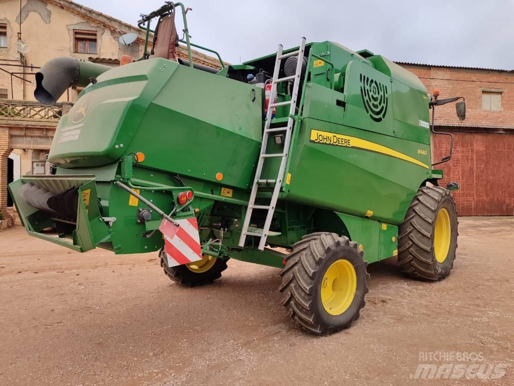 John Deere W 440 联合收割机