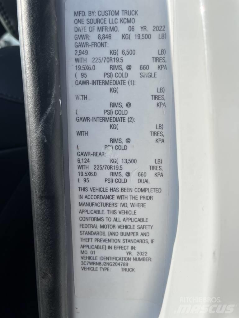RAM 5500 平板栏板货车
