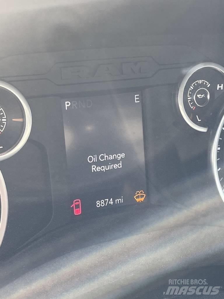 RAM 5500 平板栏板货车
