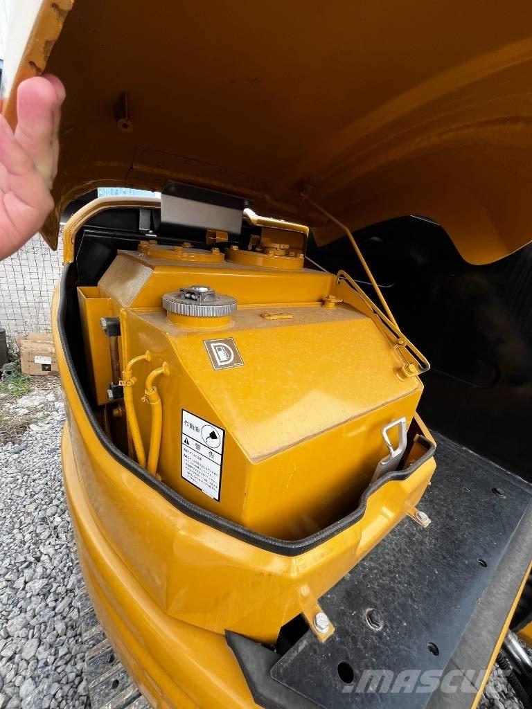 CAT 304 CR 小型挖掘机