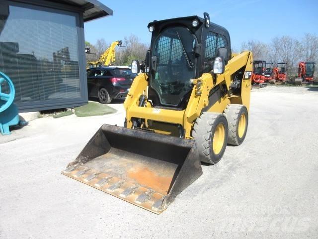 CAT 226 D 滑移装载机